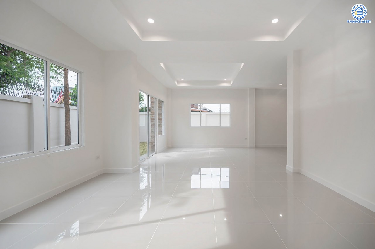 บ้านมือสองตกแต่งใหม่ โครงการ บ้านอาภา2 ปิ่นเกล้า-สวนผัก เนื้อที่ 61 ตร.ว. ฟังก์ชัน 3 ห้องนอน 3 ห้องน้ำ จอดรถได้ 2 คัน บนทำเลเดินทางสะดวก เชื่อมต่อหลายเส้นทาง ใกล้รถไฟฟ้าสายสีแดง "สถานีบางบำหรุ"